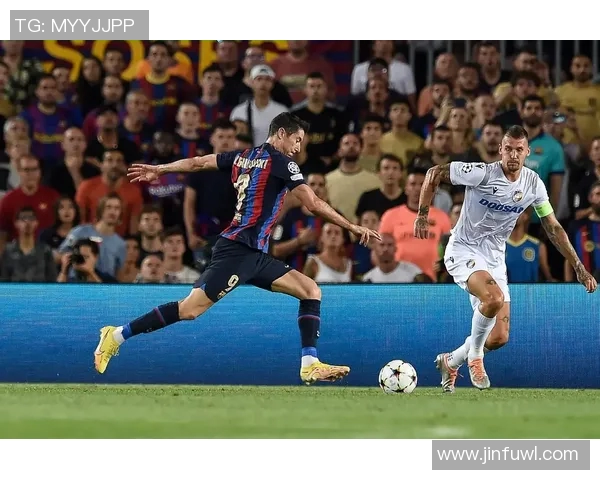 拿玻里与利物浦激战正酣双方争夺欧冠小组赛关键胜利 拿玻里与利物浦激战正酣双方争夺欧冠小组赛关键胜利